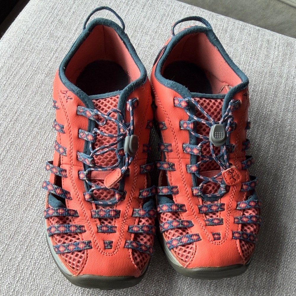 Chaco performance shoes size 7 orange blue
